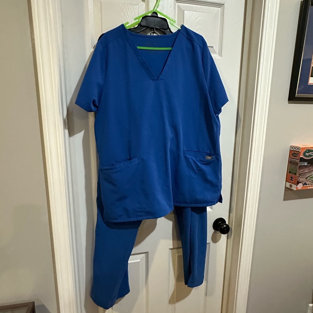 Figs Blue Women's Scrub Set
